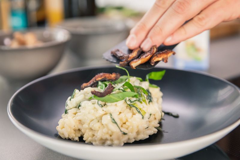 Bärlauchrisotto mit Cashewsan und Shiitakechips