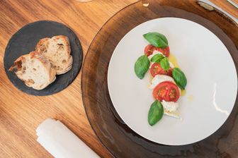 Cashew-Pinien-Caprese