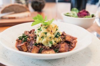 Linsenragout mit Semmelknödel