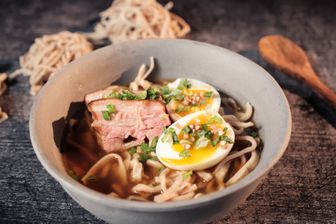 Vinschger Ramen mit Rippchen und Ei