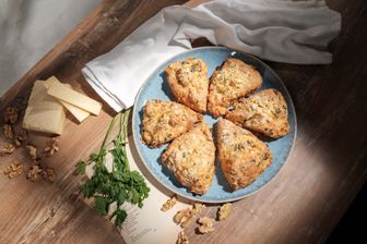 Scones mit Käse und Kräutern