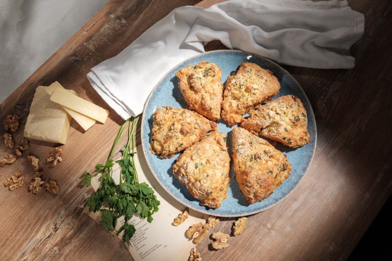 Scones mit Käse und Kräutern