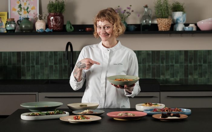 Moderne vegane Wohlfühlküche mit Pflanzlicher Köchin und Buchautorin Sophia Hoffmann