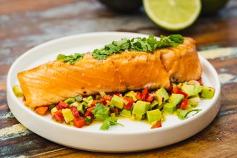 Lachssteak auf Avocadotatar