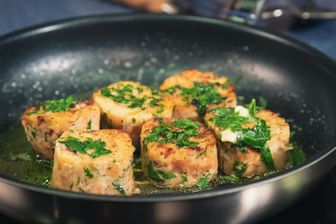 Gedämpfte Semmelknödel