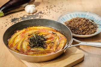 Geschmorte Aubergine mit Gewürzlinsen