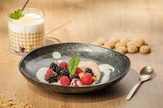 Mokkaschaum auf Beeren