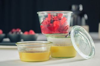 Crème Brûlée mit Beerenkompott