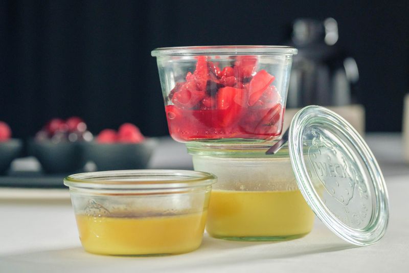 Crème Brûlée mit Beerenkompott