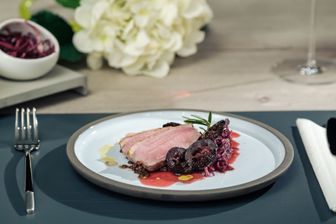 Eingeweckte Entenbrust mit Linsen und Rotkraut