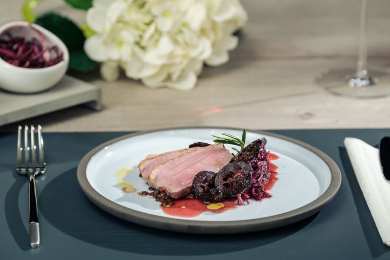 Eingeweckte Entenbrust mit Linsen und Rotkraut