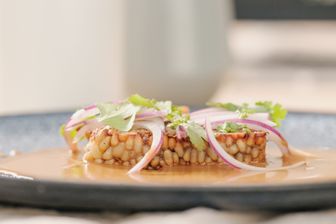 Gebratener Tempeh mit Erdnussbuttersauce