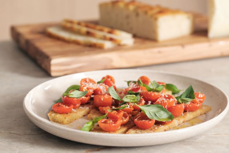 Geröstete Focaccia mit getrockneten Tomaten