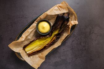 Gerösteter Lauch mit veganer Safran-Aioli