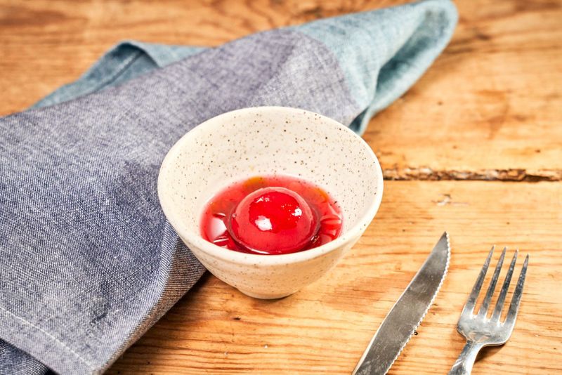 Pflaume mit Pflaumensamenmousse 